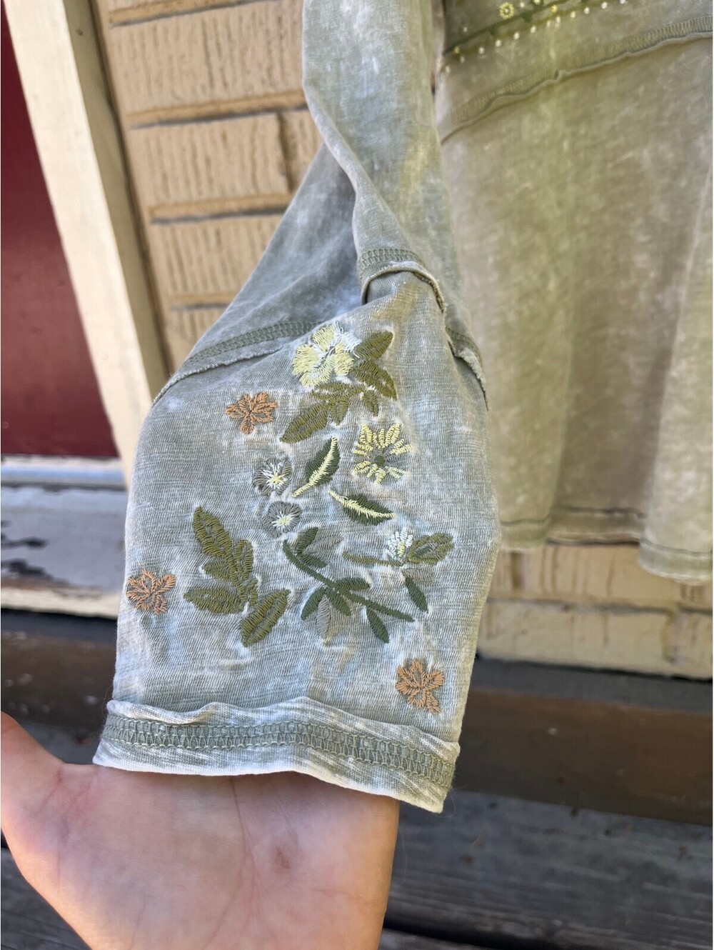 Reba Sedona Jersey Dillards Boho Embroidered L Large Distressed Loden Henley - Picture 6 of 7